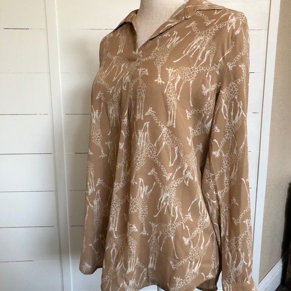 Banana Republic Tan Boyfriend Popover Top Giraffe - Picture 9 of 12